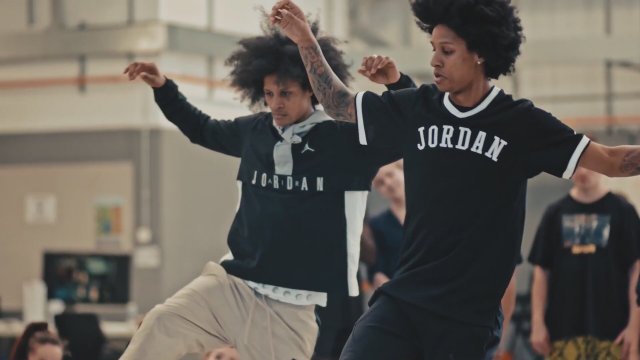 Cats (2019) A Look Inside