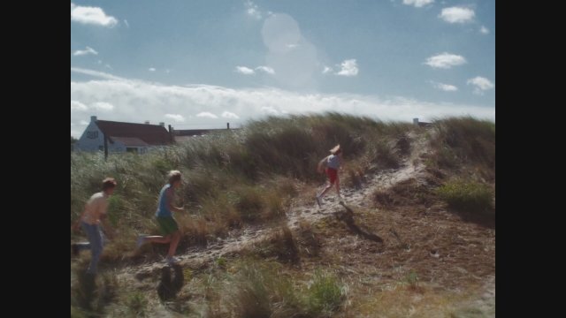 Lola vers la mer (2019) Fragman