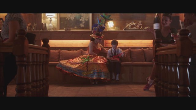 Une sirène à Paris (2020) Fragman