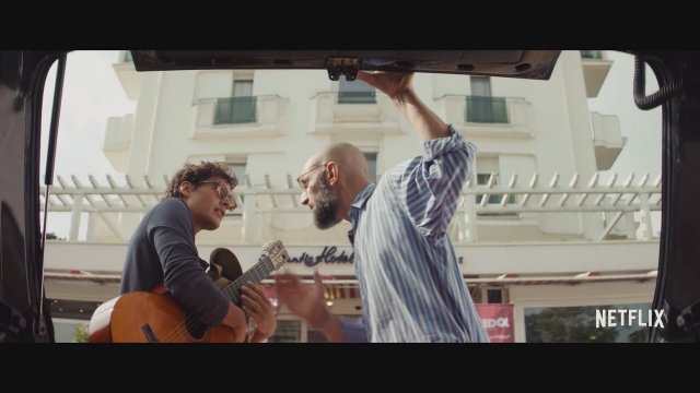 Sotto il sole di Riccione (2020) Fragman