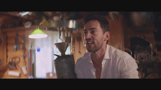 Half Brothers (2020) Fragman