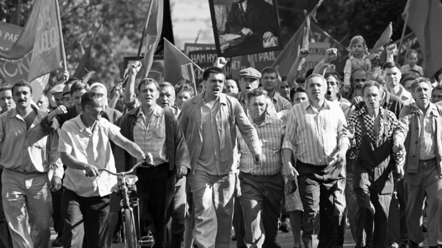 Dear Comrades! (2020) - Fragman