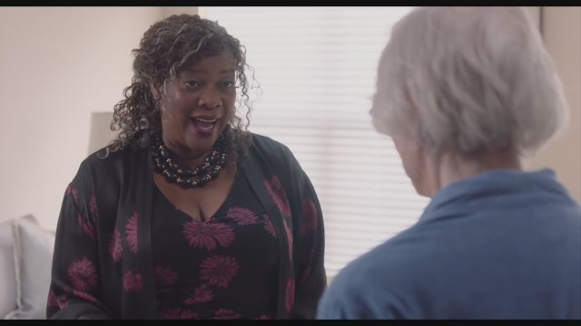 Queen Bees (2021) Fragman