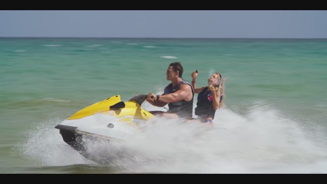 Vacation Friends (2021) Fragman