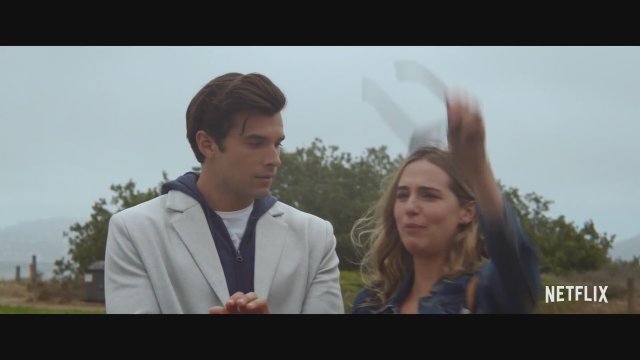 A California Christmas: City Lights (2021) Fragman