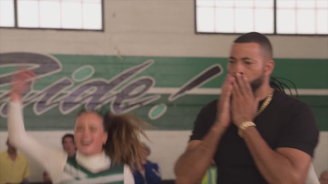 Cheaper by the Dozen (2022) Fragman