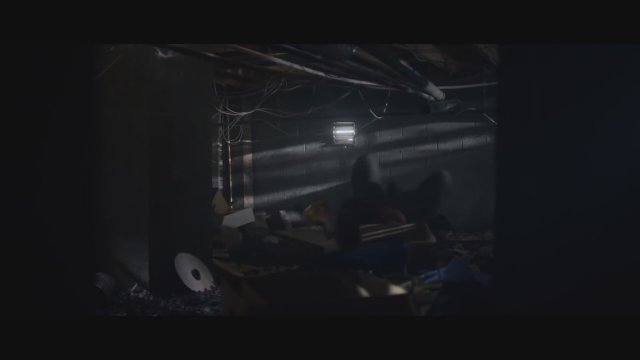 Crawlspace (2022) Fragman