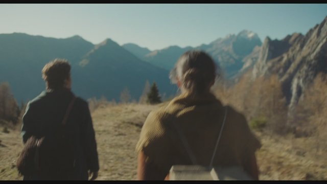 Piccolo corpo (2021) Fragman