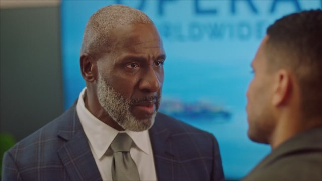 Fashionably in Love (2022) Fragman