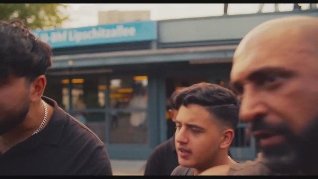 Sonne und Beton (2023) Fragman