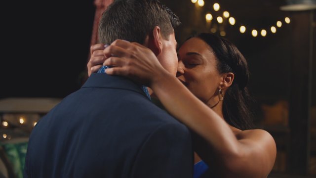 The Engagement Dress 2023 Fragman