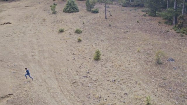 Bulutların Üstünde (2023) Fragman