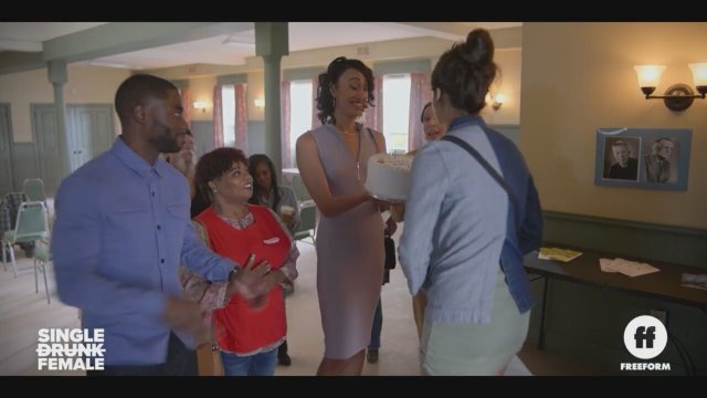 Single Drunk Female (2022) 1. Sezon Fragmanı