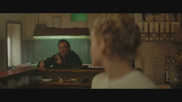 The Royal Hotel (2023) Fragman