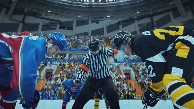 Khokkeynyye papy (2023) Fragman