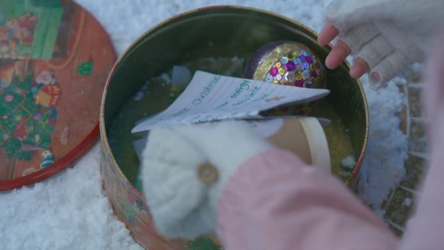 Christmas Keepsake (2023) Fragman