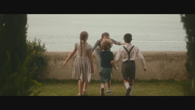 Succede anche nelle migliori famiglie (2024) Fragman