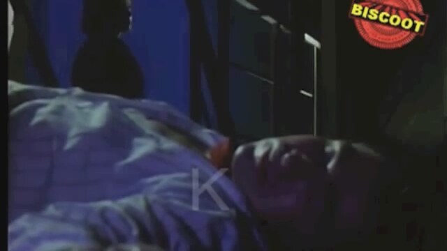 Kiss Daddy Goodnight (2987) Klip