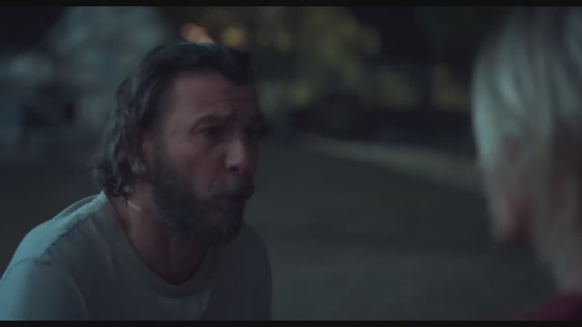 C'est le monde à l'envers ! (2024) Fragman