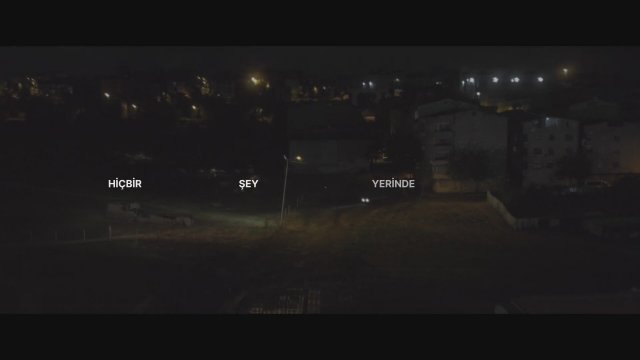  Hiçbir Şey Yerinde Değil (2024) Fragman