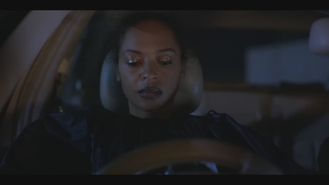 Beç Tavuğu Olmak Üzerine (2024) Fragman