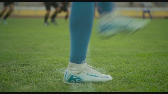 Holka od vedle (2025) Fragman