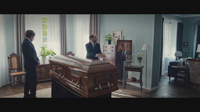Un funeral de locos (2025) Fragman