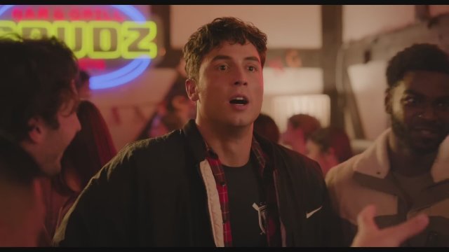 Overcompensating (2025) Fragman