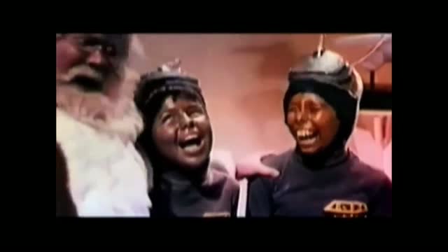 Santa Claus Conquers the Martians (1964) Fragman