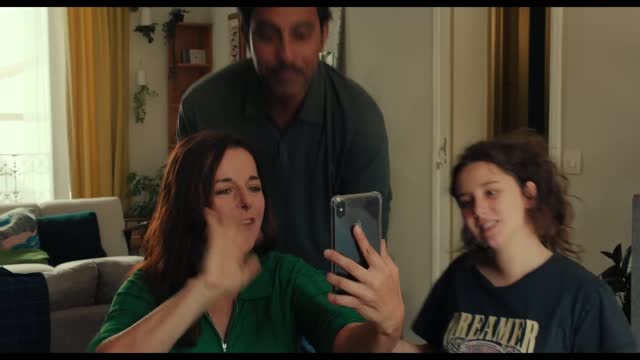 C’est quoi l’amour ? (2025) Fragman