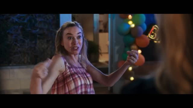 Tres de más (2026) Fragman