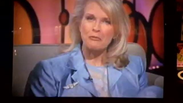 View From The Top Fragmanı