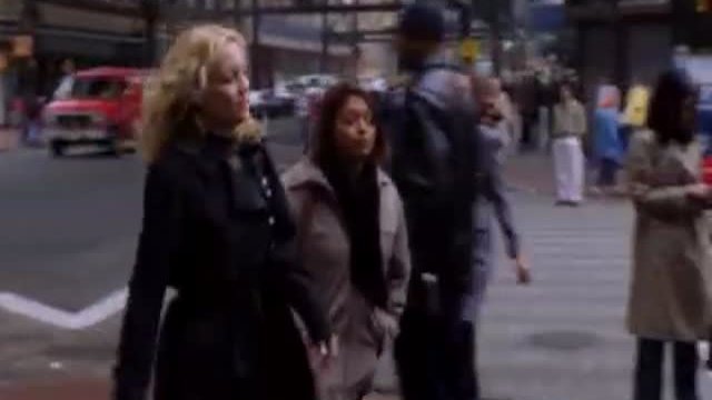 Raising Helen Fragmanı