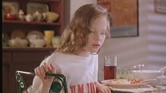 Monkey Trouble Fragmanı