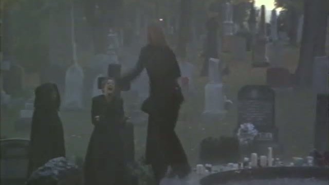 Moonlight And Valentino Fragmanı