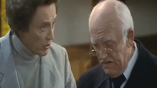 Plots With A View Fragmanı