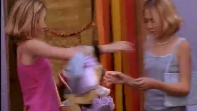 Passport To Paris Fragmanı