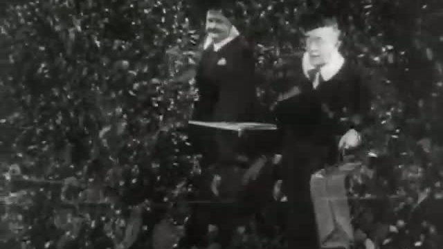 A Chump At Oxford Fragmanı