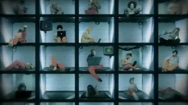 We Live In Public Fragmanı