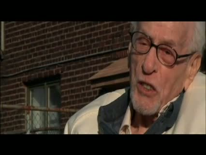 Tickling Leo Fragmanı