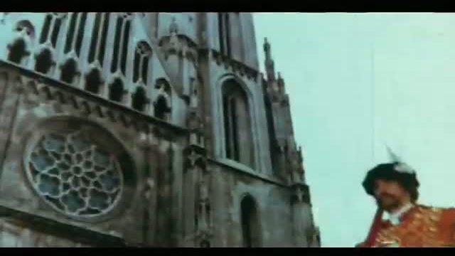 Crossed Swords Fragmanı