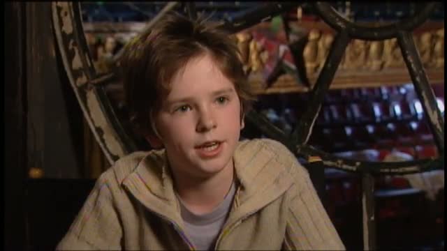 Kalbini Dinle Freddie Highmore  Röpörtaj