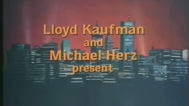 Los Surfistas Nazis Deben Morir Fragmanı