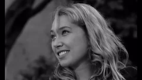 La Frontière De L\'aube Fragmanı