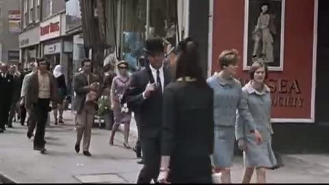 Don\'t Raise The Bridge, Lower The River Fragmanı