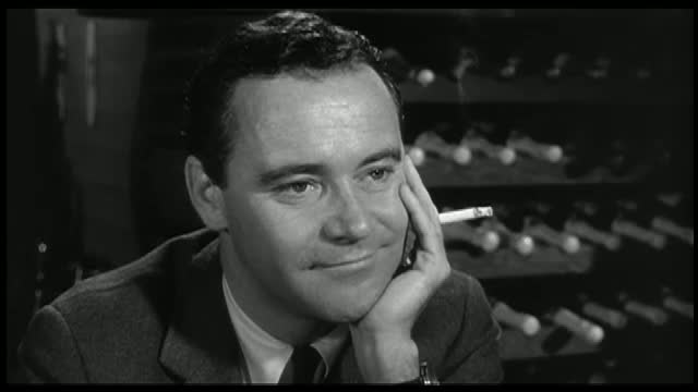 The Bee-deviled Bruin 1. Fragmanı