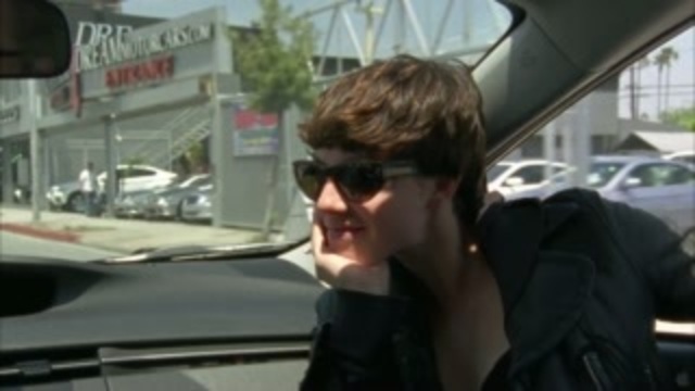 Nobody Walks fragmanı