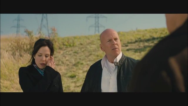 Red 2 - Silah Sahnesi