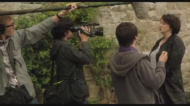 Chez nous c'est trois (2013) Fragman