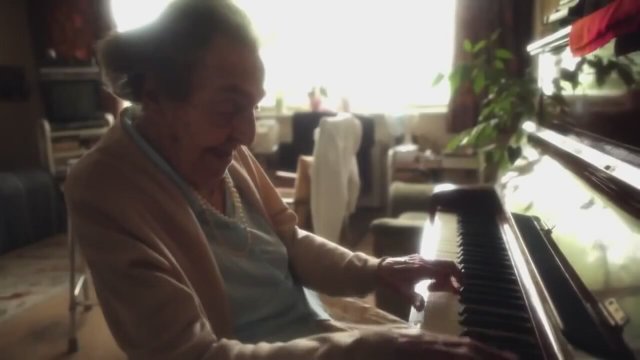 The Lady in Number 6 Fragman